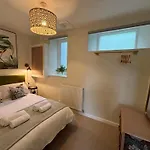 The Burrow - 2 Bedroom In *