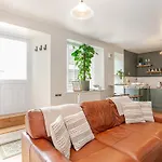 The Burrow - 2 Bedroom In ווינדרמר