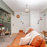 The Burrow - 2 Bedroom In *