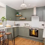 The Burrow - 2 Bedroom In *