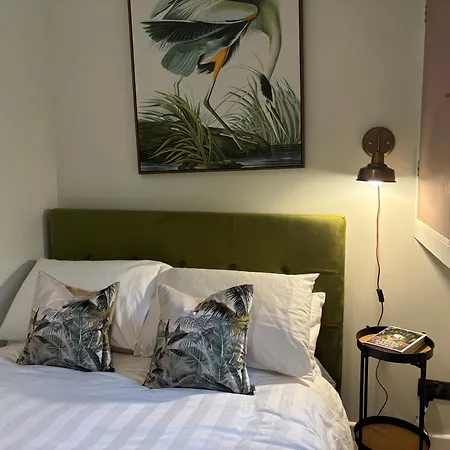 The Burrow - 2 Bedroom In 公寓 *