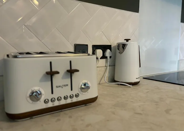 The Burrow - 2 Bedroom In Apartment