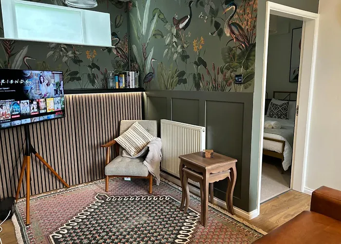 Apartment The Burrow - 2 Bedroom In *