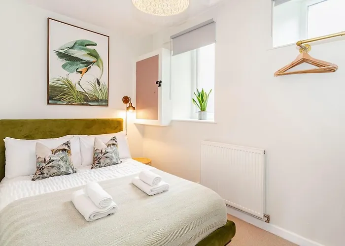 Apartment The Burrow - 2 Bedroom In *