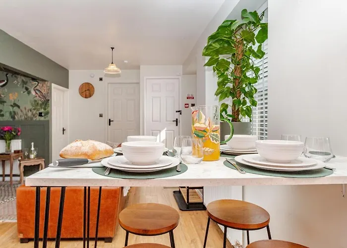 The Burrow - 2 Bedroom In Apartment