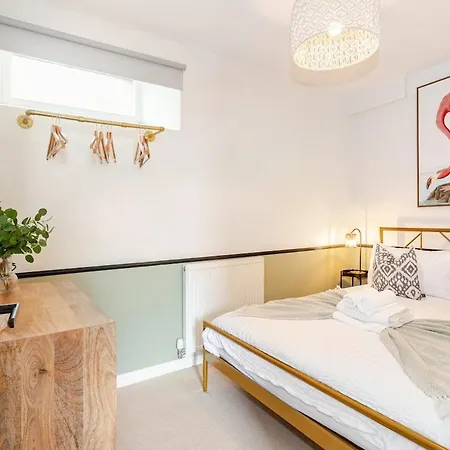 The Burrow - 2 Bedroom In Appartement *