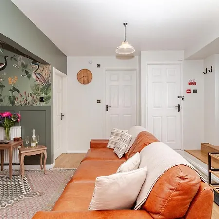 The Burrow - 2 Bedroom In *